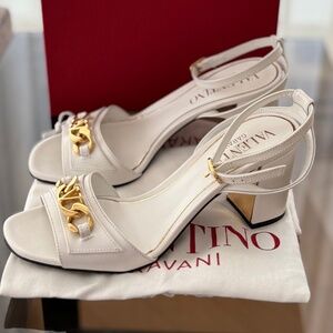 Valentino Garavani VLOGO Chain Slingback Sandals – White/Gold (Size 36.5)